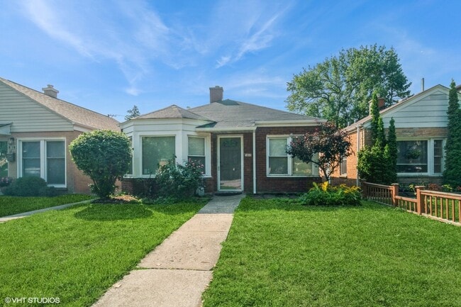 Primary Photo - 5809 N Rogers Ave