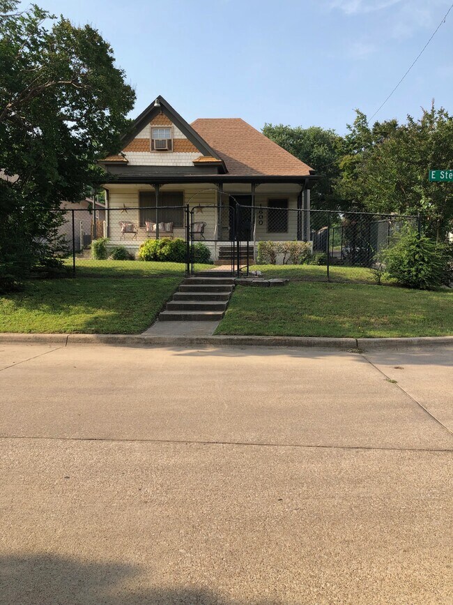 Primary Photo - 1600 Stella St