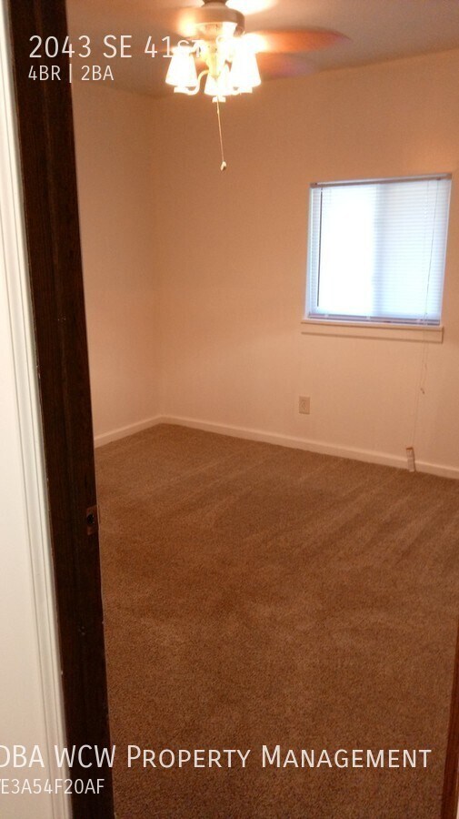 Building Photo - 2043 SE 41st St