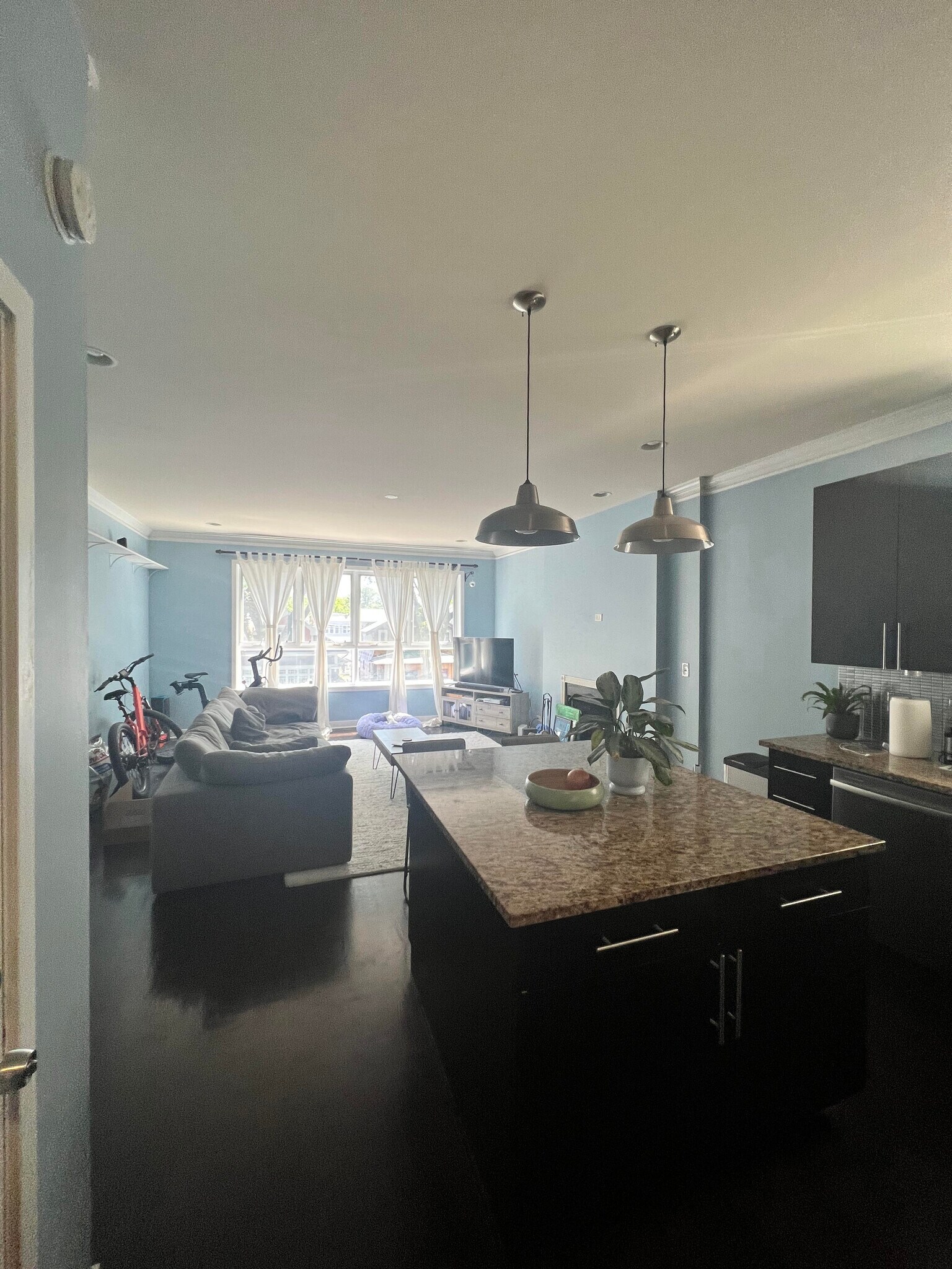 Building Photo - 3322 W Eastwood Ave