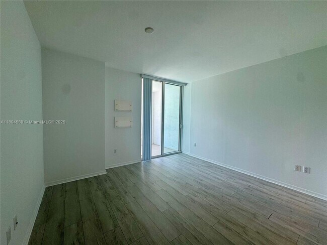 Building Photo - 951 Brickell Ave