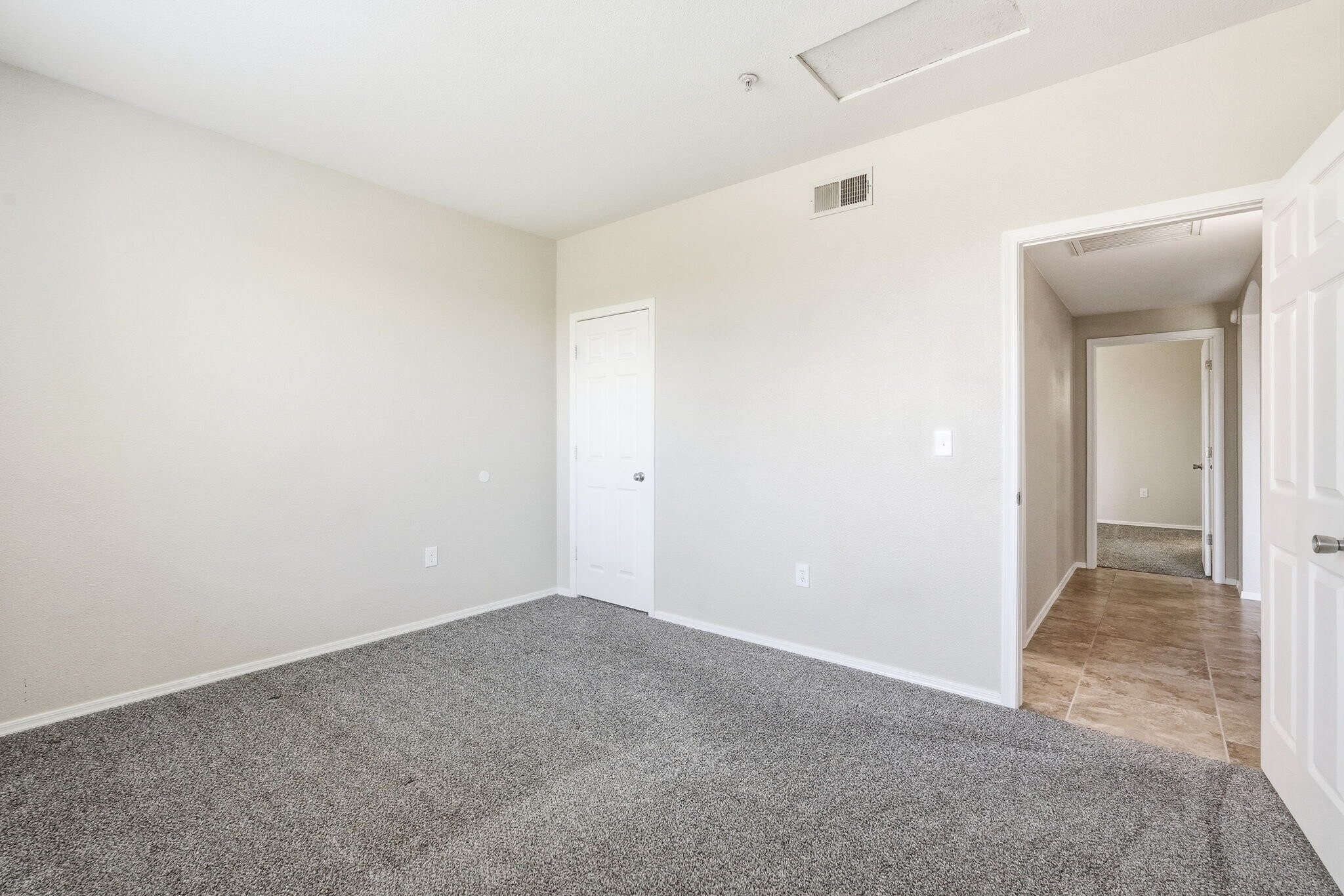 Building Photo - 5401 E Van Buren St