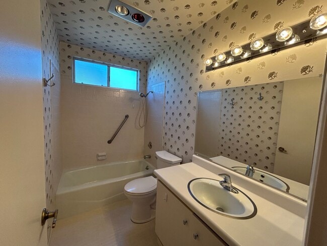 Building Photo - 6589 Meadowridge Dr