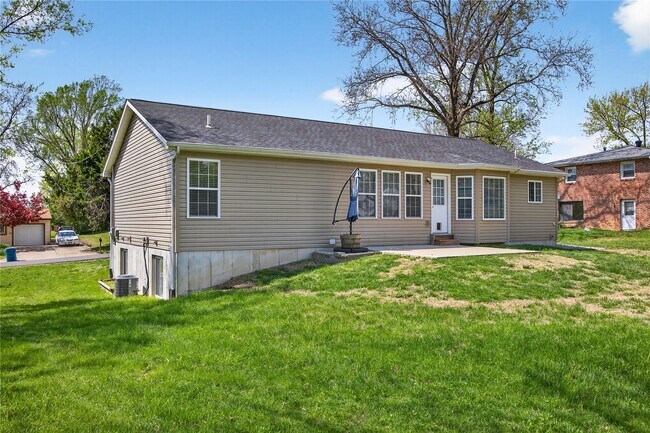 Building Photo - 64 David Dr