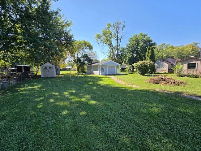 Building Photo - 5423 Stone Ave