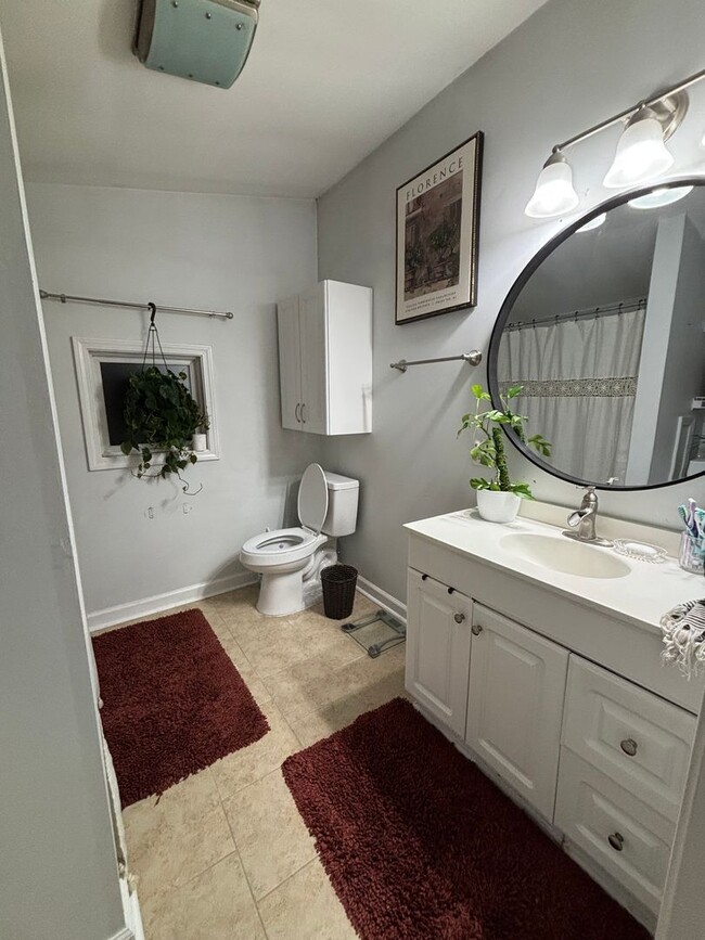 Building Photo - Cute Country Charmer – Bristol, VA  2 Bed ...