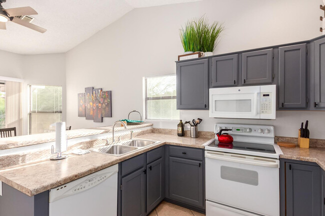 Building Photo - 15647 E Richwood Ave