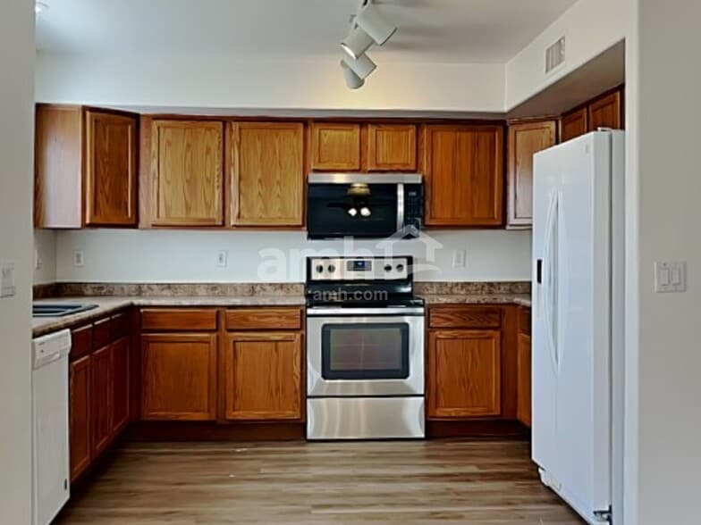 Building Photo - 6132 S Black Hills Way