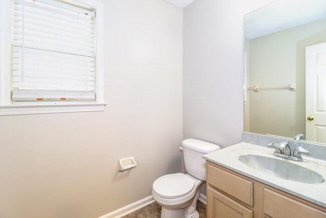 Building Photo - 594 E Ashley Glen Cir