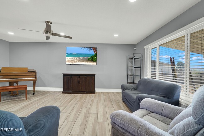 Building Photo - 1513 Fir St