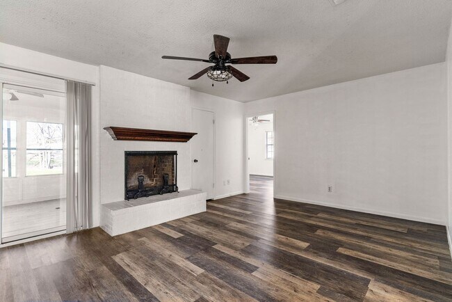Building Photo - 1203 Hughes Ave