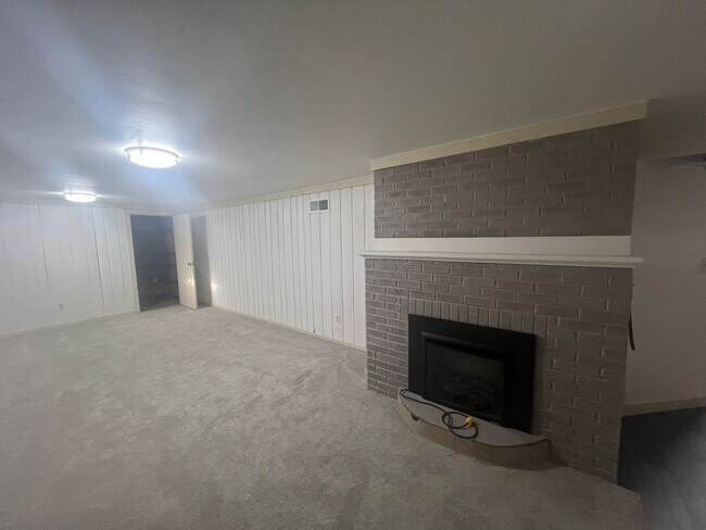 Building Photo - Click the “Apply Now” button or email wapmrentals@gmail.com for a prompt response.