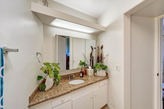Building Photo - 13561 Table Rock Dr