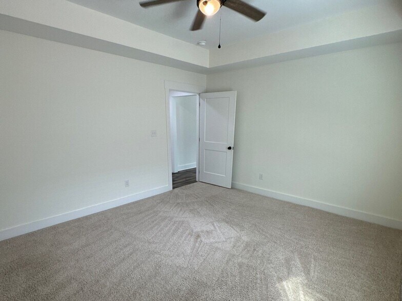Building Photo - 135 Edgewood St