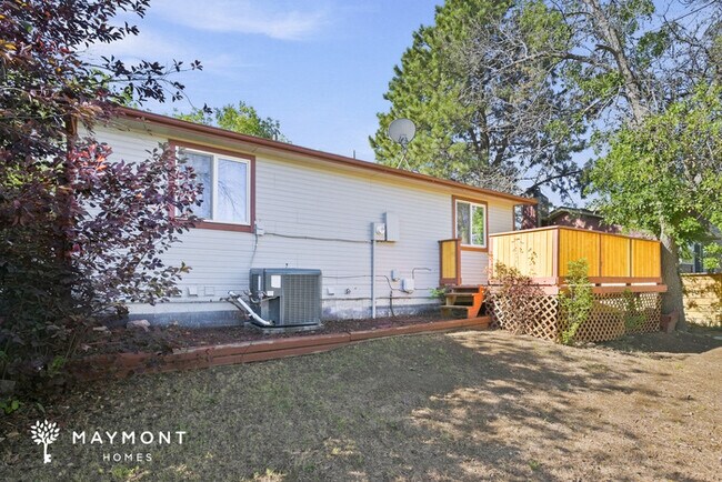 Building Photo - Charming Aurora Home with Deck