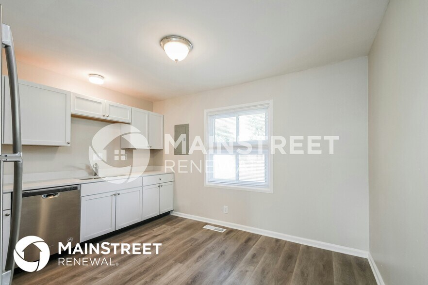 Building Photo - 4845 N Kenyon Dr