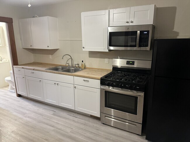 Building Photo - 32 Highland Ave