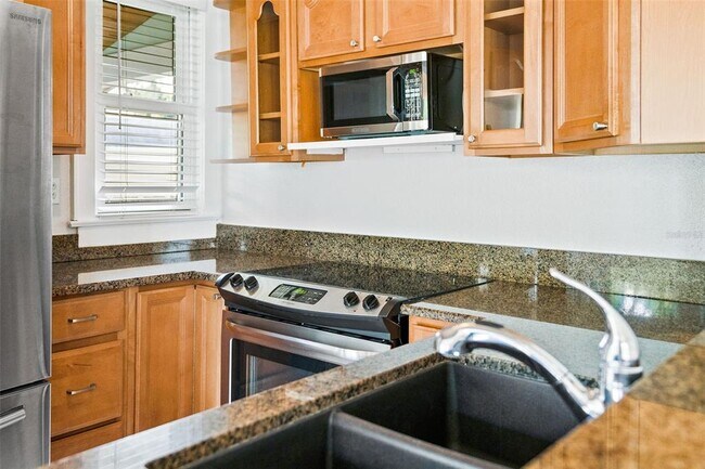 Building Photo - 205 Garden Cir N