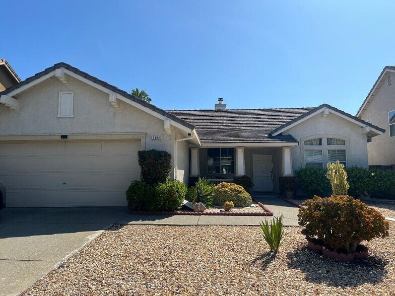 Primary Photo - 2352 Whitetail Dr