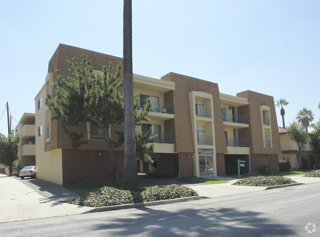 Primary Photo - Marianne Apartments