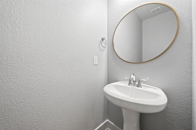 Building Photo - 1406 Casa Dr