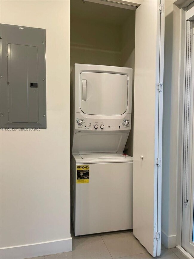 Building Photo - 6416 NW 102nd Ct