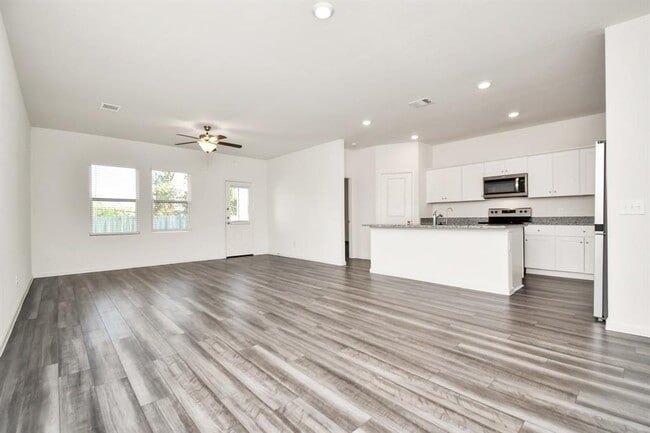Building Photo - 7807 Royalwood Dr