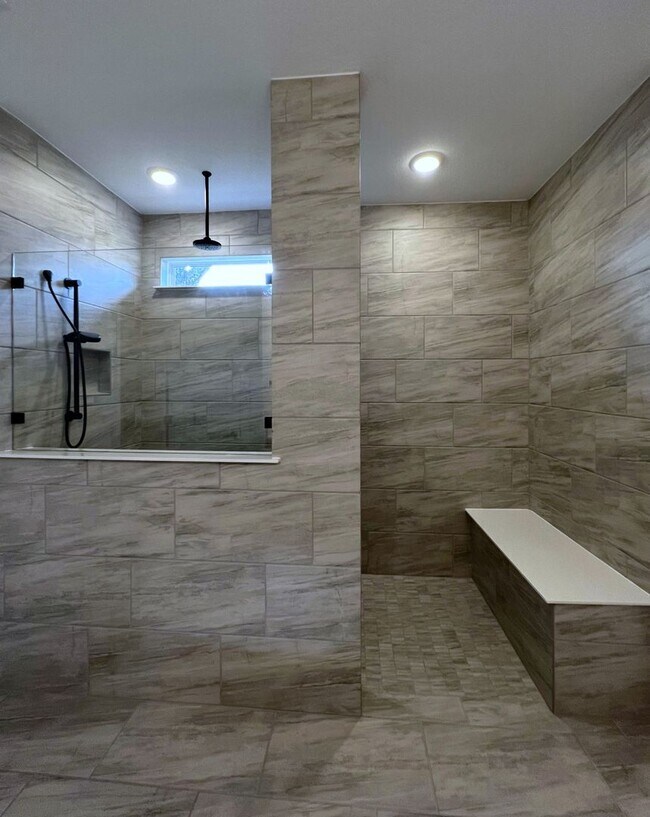 Building Photo - 106 Middle Crk Rd