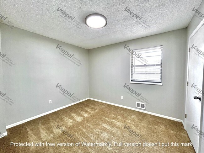 Building Photo - COMING SOON! 3 Bedroom 1.5 Bath in Blue Sp...