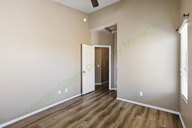 Building Photo - 900 S 94th St