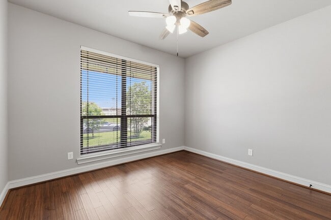 Building Photo - Spacious 3 Bed, 2 Bath House in Edelweiss Gartens Available Now!