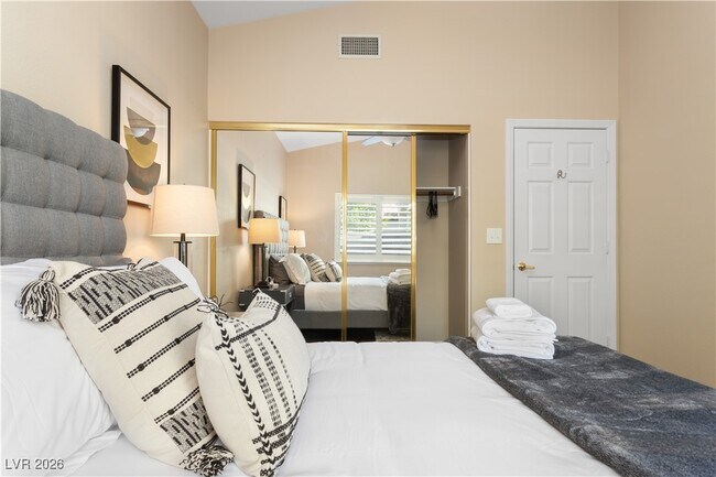 Building Photo - 905 Buffwood Ave