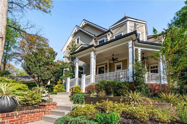 Building Photo - 582 St Charles Ave NE