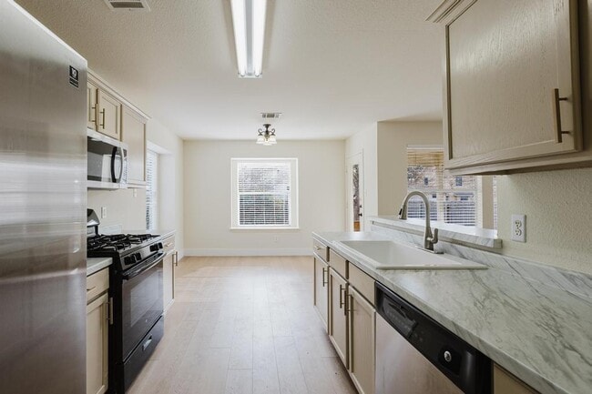 Building Photo - 1229 Vincent Pl