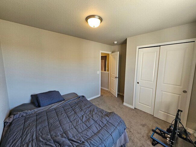 Building Photo - Spacious 3 Bed 3 bath house in 80916!