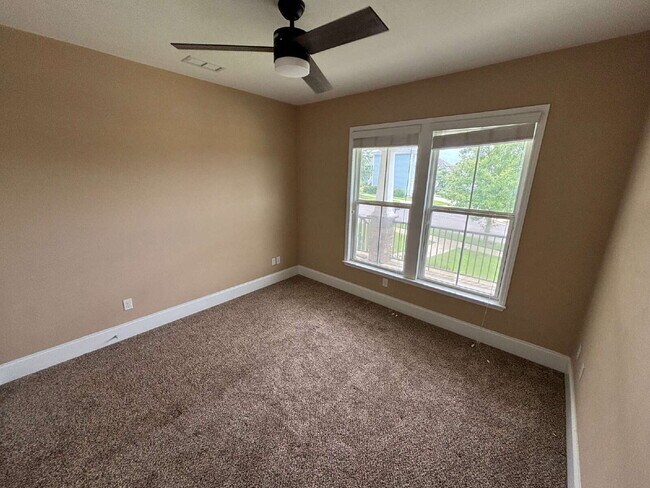 Building Photo - Charming 3-Bedroom Home in Southwood – Spacious Living & Oversized Backyard! Wash/Dryer on site