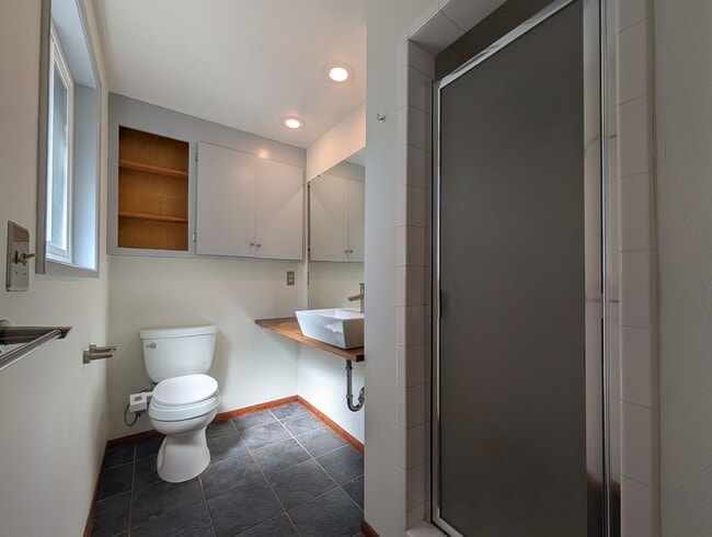 Building Photo - Fantastic 3-Bedroom, 2.5-Bath Home In East Eugene!