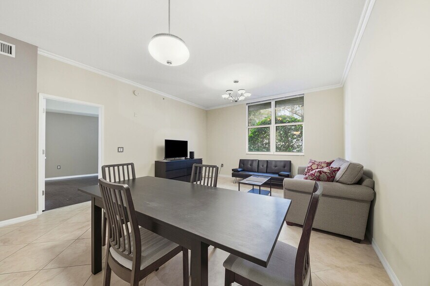 Building Photo - 2421 NE 65th St