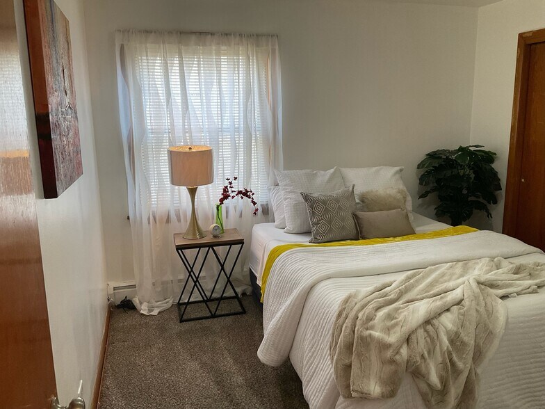 Building Photo - 2325 W Marquette rd