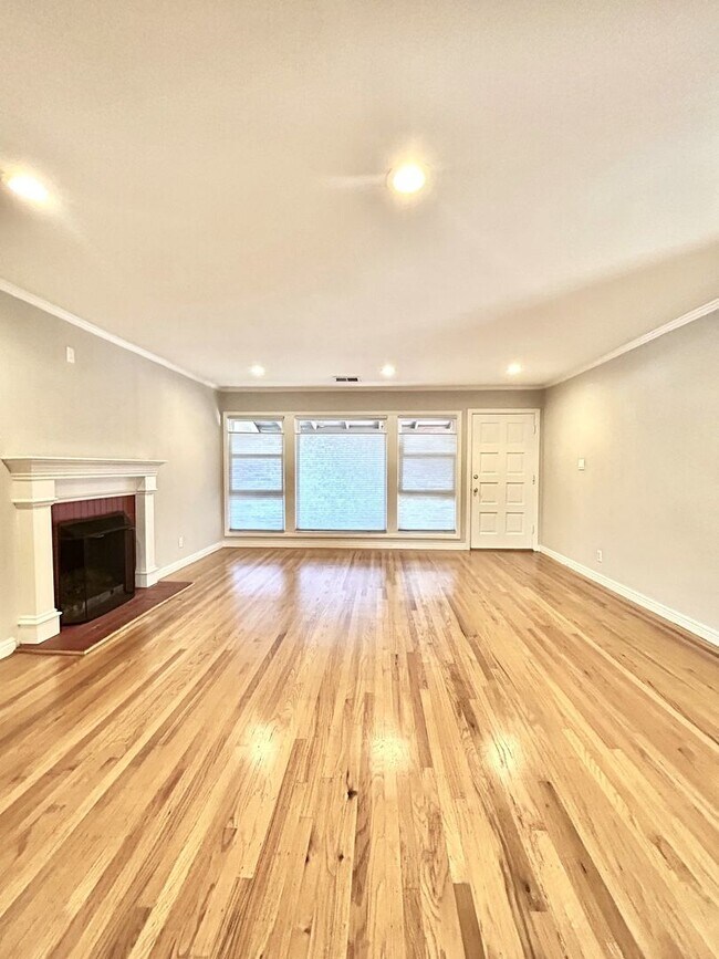 Building Photo - 811 9th Ave