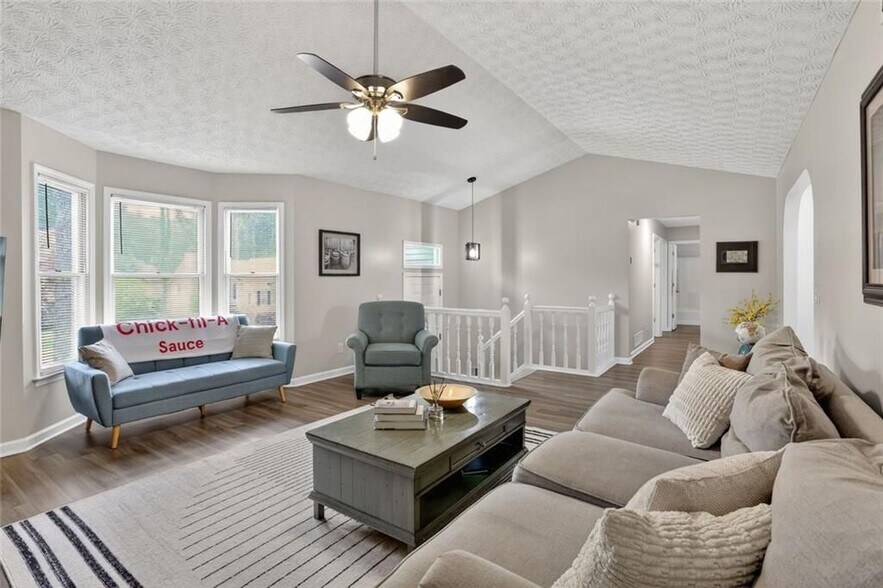 Building Photo - 2562 Kennesaw Springs Ct