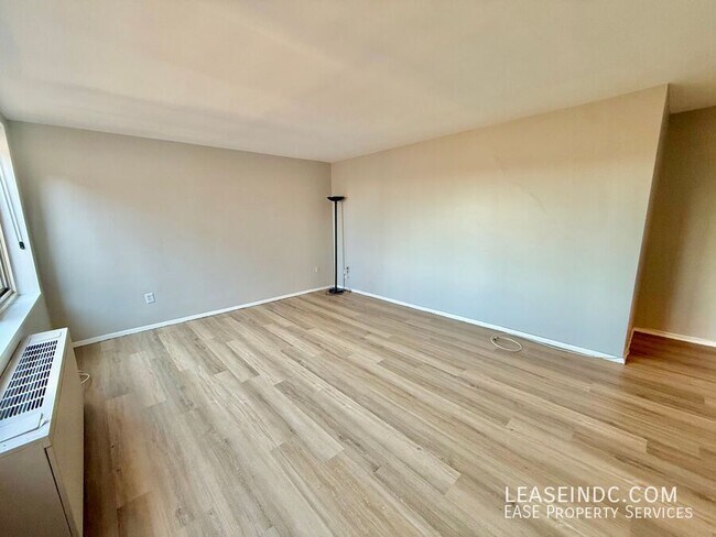 Building Photo - 4000 Tunlaw Rd NW