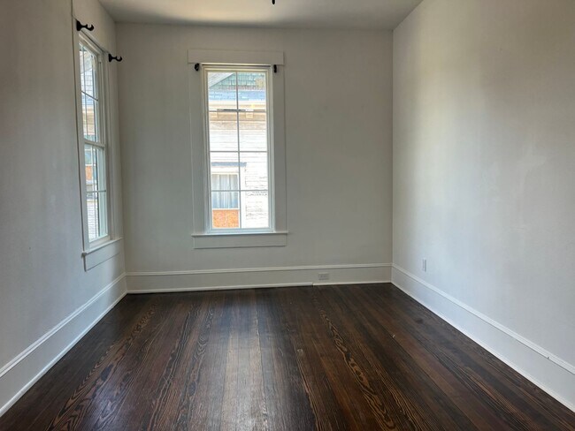 Building Photo - Southern Charm at its Best!!!