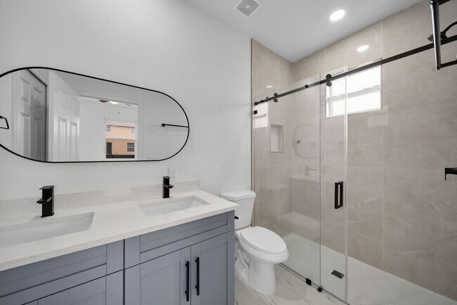 Building Photo - 125 Pennfield St