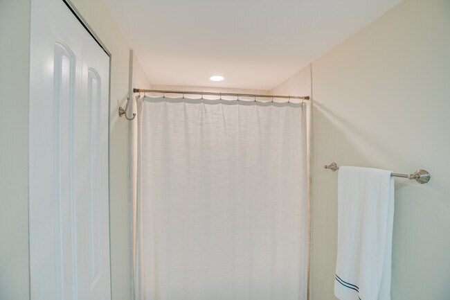 Building Photo - 5060 Harmony Cir
