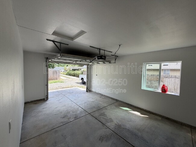 Building Photo - 1246 Hughes St
