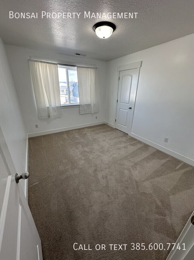 Building Photo - 4554 N Mt Ellen St