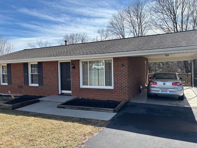 Building Photo - 449 Missimer Ln