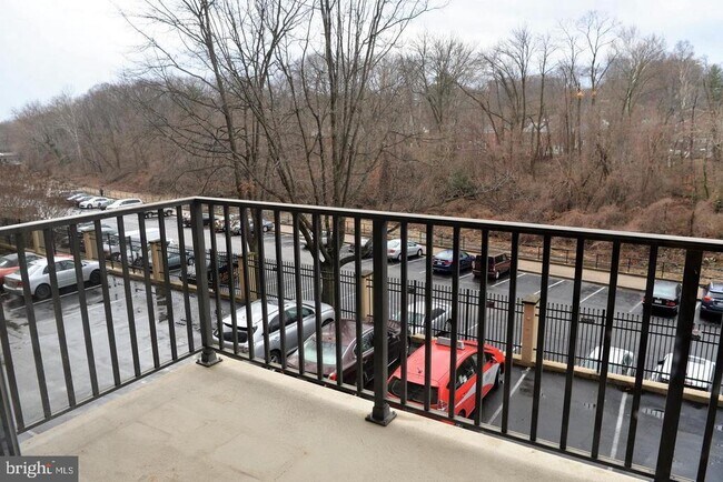 Building Photo - 4600 S Four Mile Run Dr