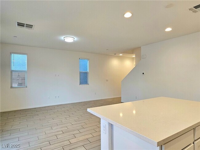 Building Photo - 6551 Dove Pt Pl